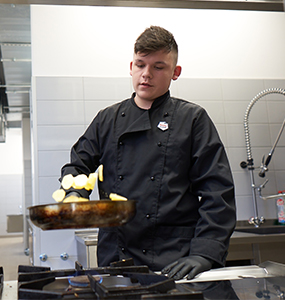 Nauka i praktyka w jednym – co wyróżnia absolwenta OHP na rynku pracy?