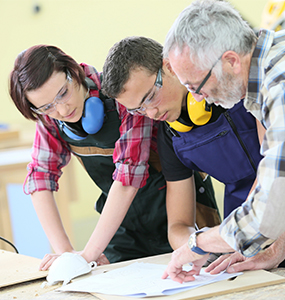 Pracownik młodociany i kurs doszkalający podczas nauki zawodu